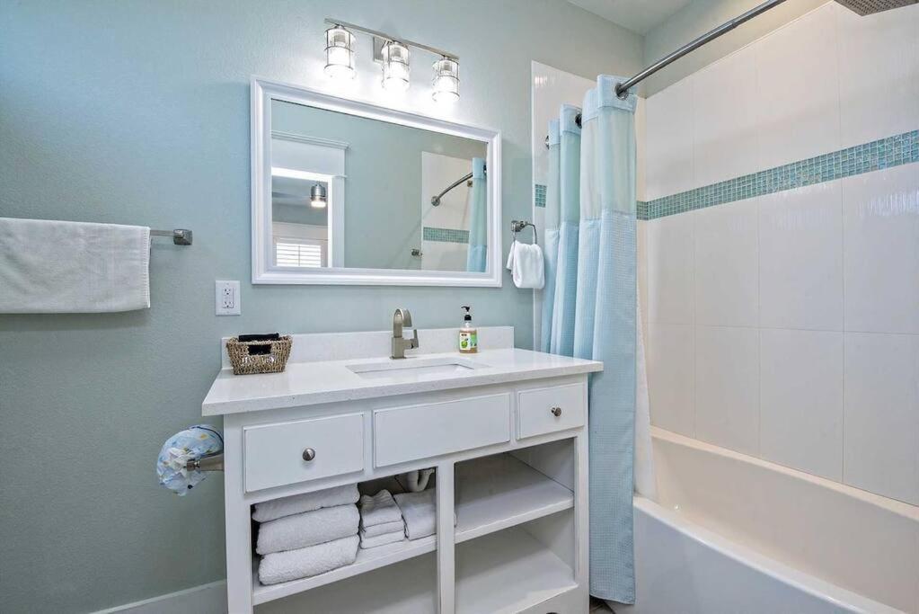 Beachfront~8Bedrooms~Lemonshello Gulf Shores Bagian luar foto
