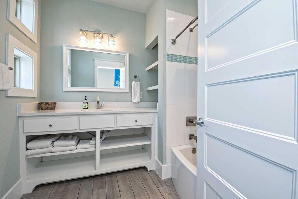 Beachfront~8Bedrooms~Lemonshello Gulf Shores Bagian luar foto
