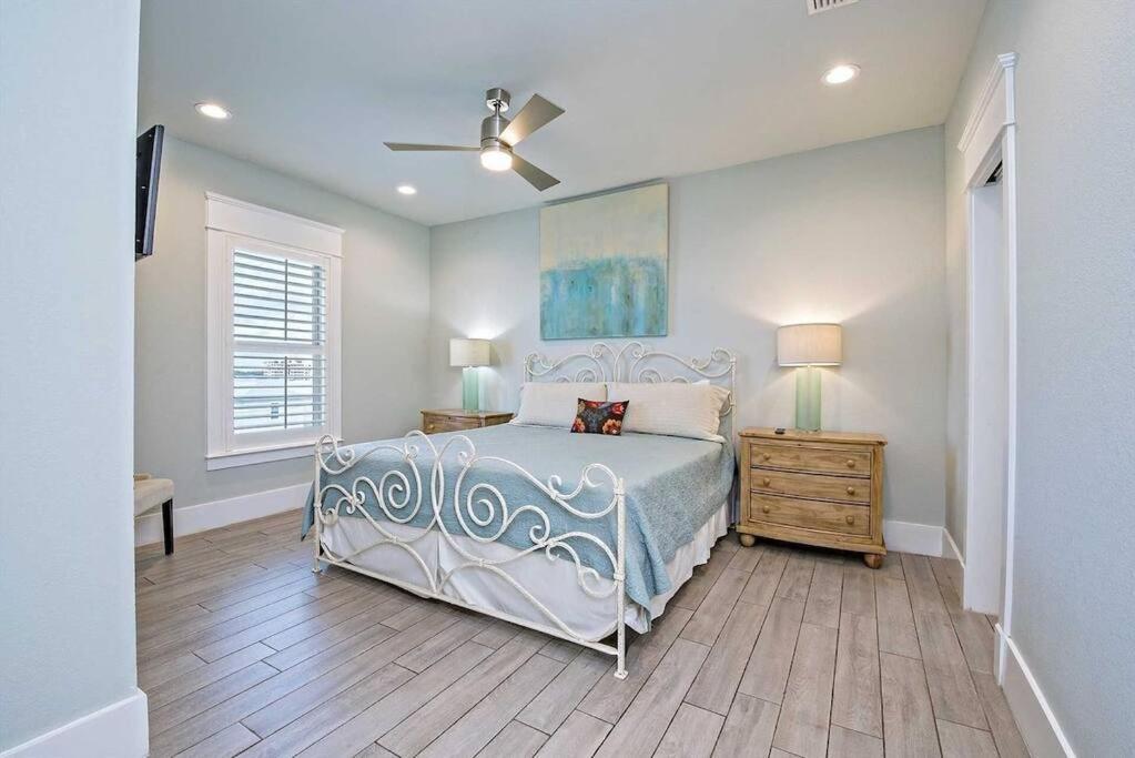 Beachfront~8Bedrooms~Lemonshello Gulf Shores Bagian luar foto